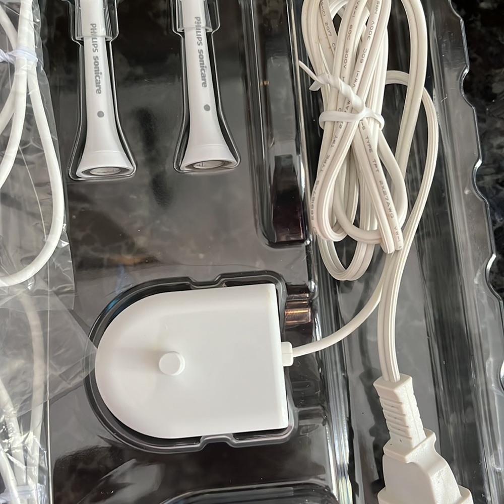 (Sold)Sonicare Travel Charging Cases - Picture 4 of 7